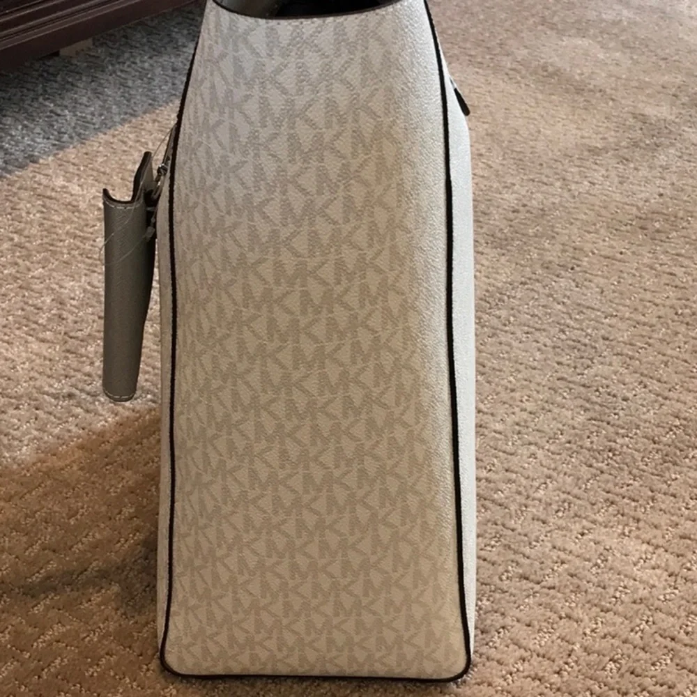 Michael Kors Vincent Large Tote w/ Pouch